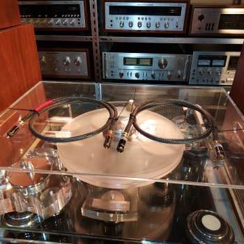 Preview: Goldkabel executive Series mit Goldkabel-Cinch Stecker Stereo in silber Metallgeflecht